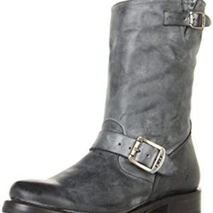 Frye Veronica Short in color smoke